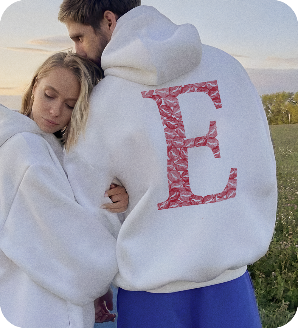 kisses hoodie,gift ideas for the boyfriend, romantic couple watching the sunset